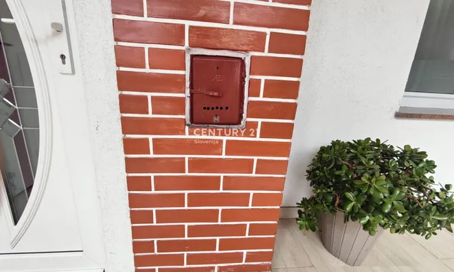 Недвижимость Квартира на улице Побешка: 17