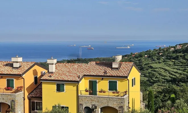 Недвижимость Квартира, 4-комнатная: 2