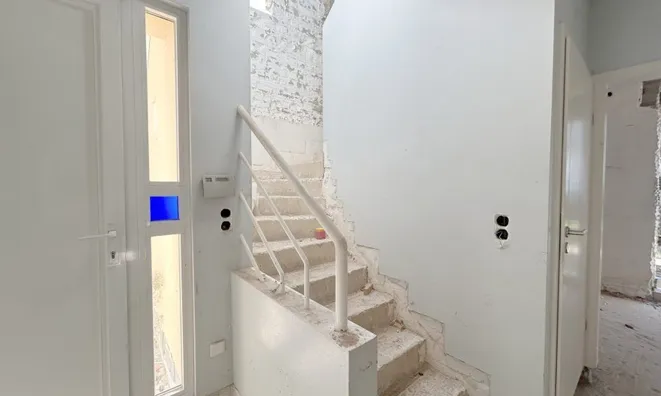 Недвижимость House 5 bedrooms for sale in Bertrange: 2