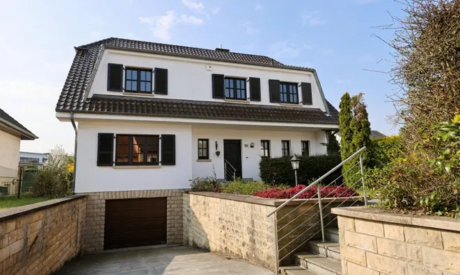Недвижимость Villa 5 bedrooms for sale in Lintgen: 1