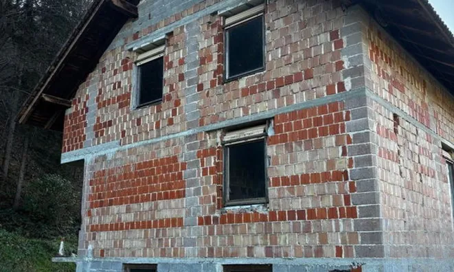 Недвижимость Дом в Залоге, две квартиры: 3