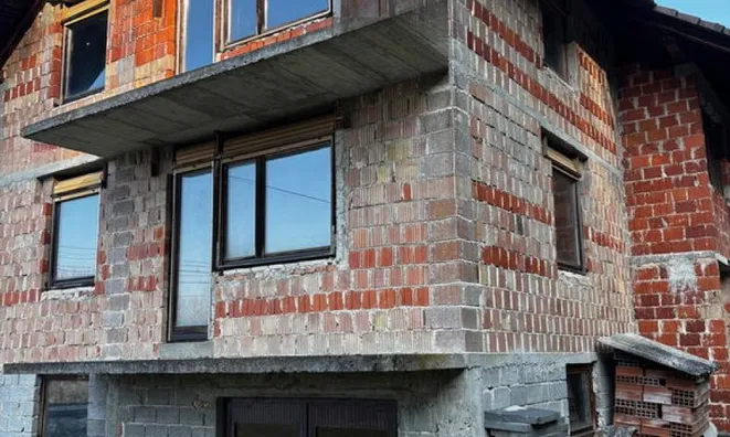 Недвижимость Дом в Залоге, две квартиры: 4