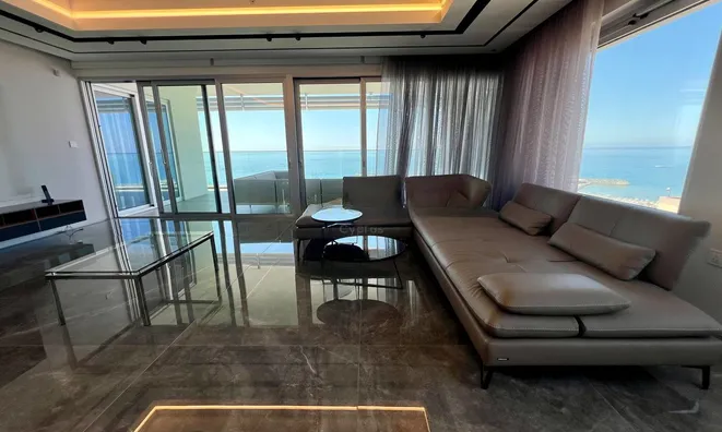 Недвижимость First line Sea View 3 Bedroom Apartment For Sale in Agios Tychonas,Limassol: 13