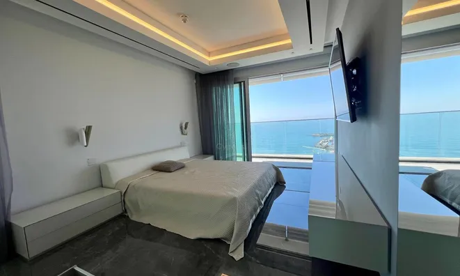 Недвижимость First line Sea View 3 Bedroom Apartment For Sale in Agios Tychonas,Limassol: 16