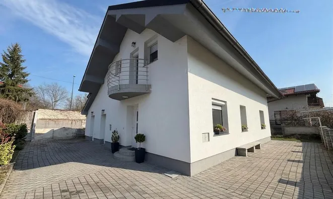 Недвижимость Дом, Поле: 2