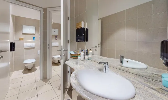 Недвижимость Офисное помещение в центре: 8