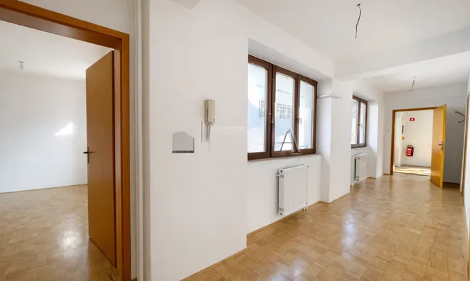 Недвижимость Офисное помещение в центре: 9