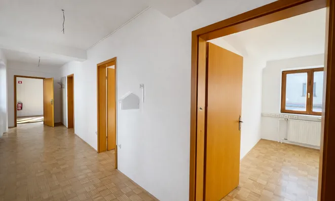 Недвижимость Офисное помещение в центре: 12