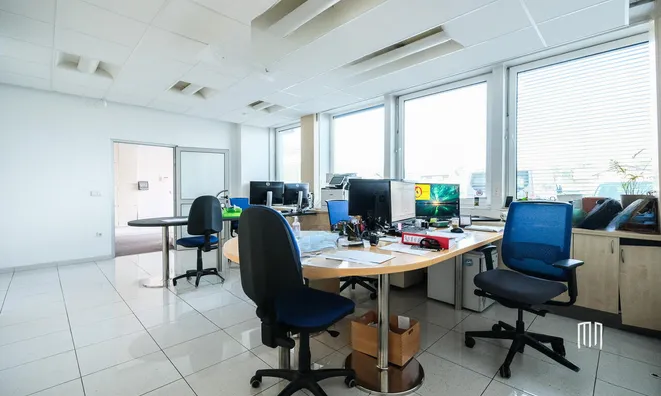 Недвижимость Офисное помещение в Ново Стегне: 3