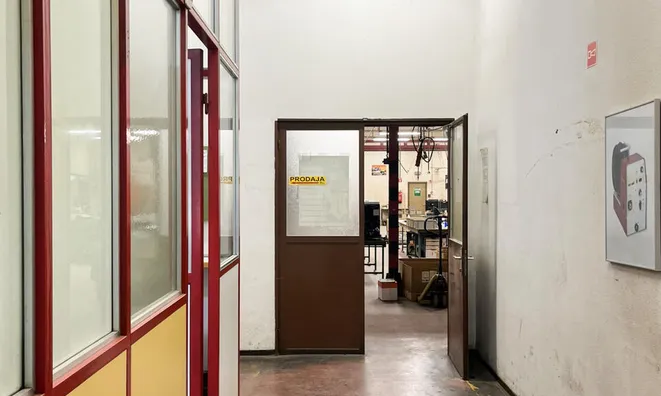 Недвижимость Коммерческое помещение Стегне: 3