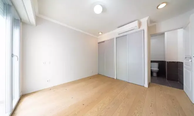 Недвижимость Villa République Cannes: 16