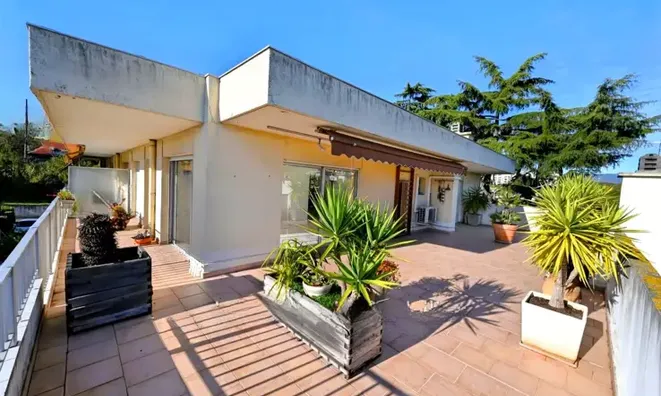 Недвижимость Villa Croix des Gardes: 1