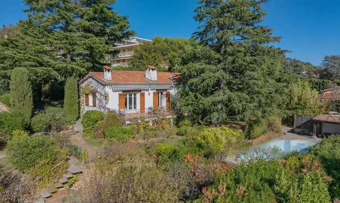 Недвижимость Villa Croix Des Gardes: 2