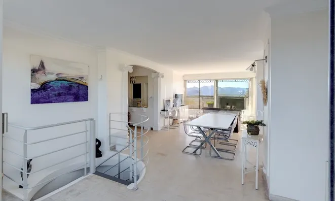 Недвижимость Villa Croix des Gardes: 13