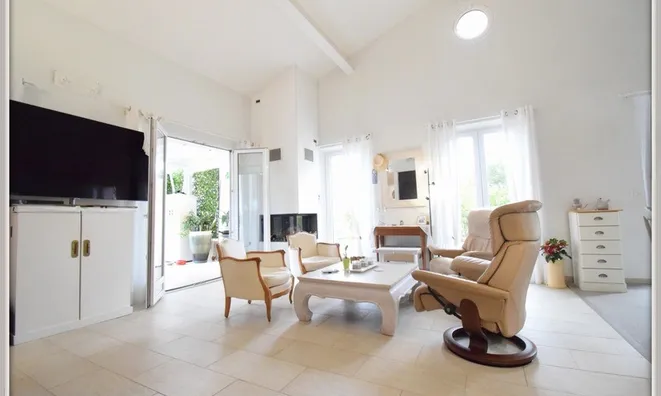 Недвижимость Villa Croix des Gardes: 3