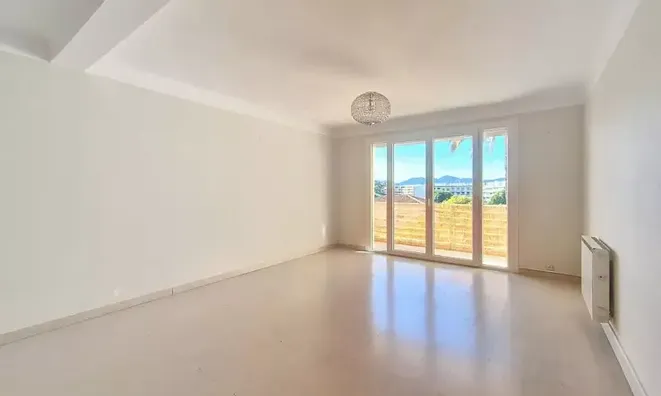 Недвижимость Villa Croix des Gardes: 1