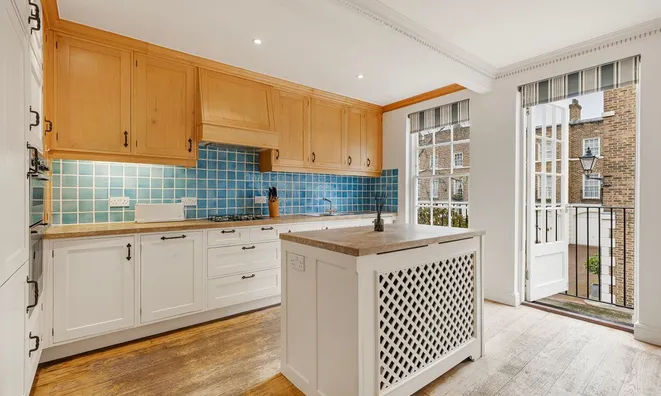 Недвижимость Bourne Street: 12