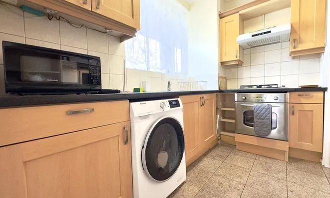 Недвижимость Hallfield Estate: 2