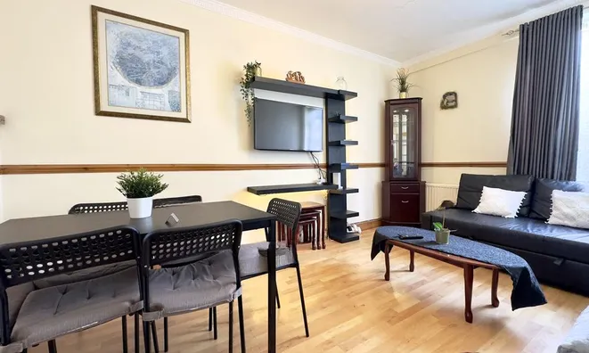 Недвижимость Hallfield Estate: 12