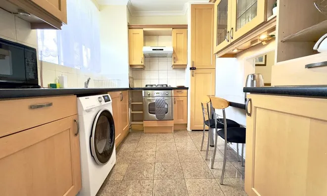 Недвижимость Hallfield Estate: 13