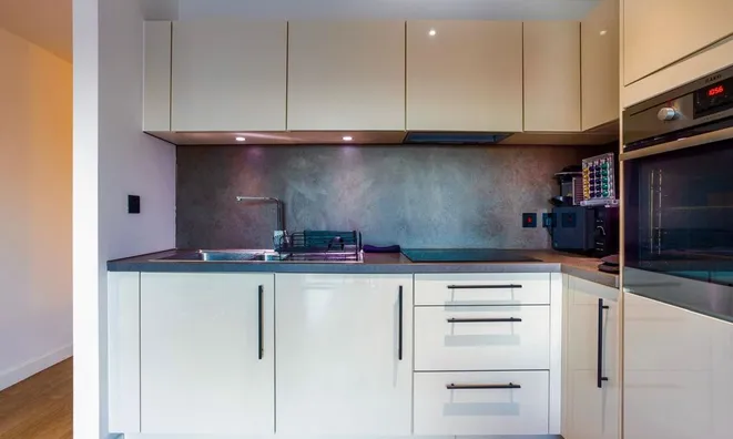 Недвижимость 37 Bedford Road, Clapham: 1