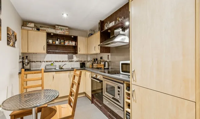 Недвижимость Dolphin House, Smugglers Way: 12