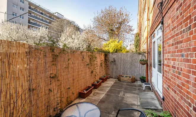 Недвижимость Cherry Garden Street: 2