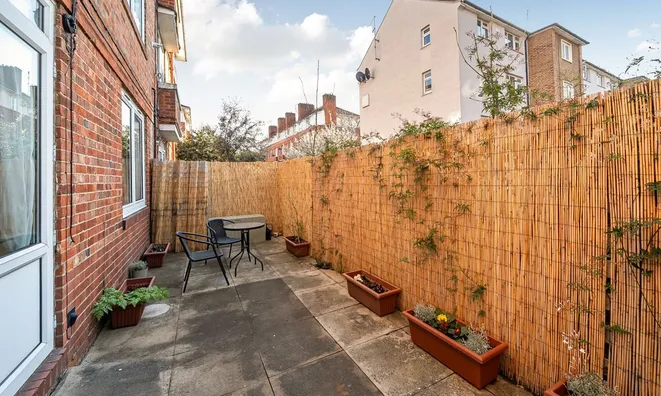 Недвижимость Cherry Garden Street: 12