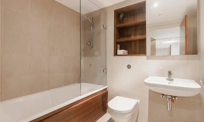 Недвижимость Bromyard Avenue: 2