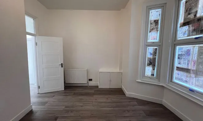 Недвижимость Askew Road: 3