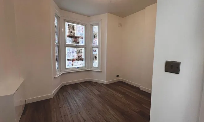 Недвижимость Askew Road: 9