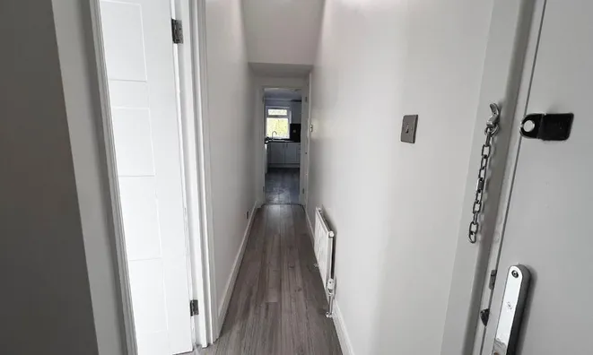 Недвижимость Askew Road: 12