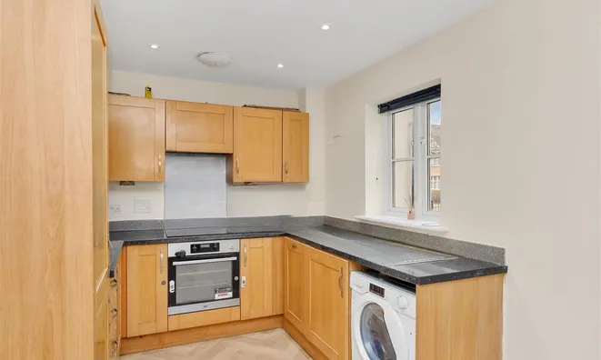 Недвижимость Robson Avenue: 8