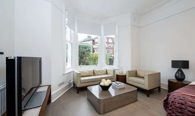 Недвижимость Highlever Road: 2