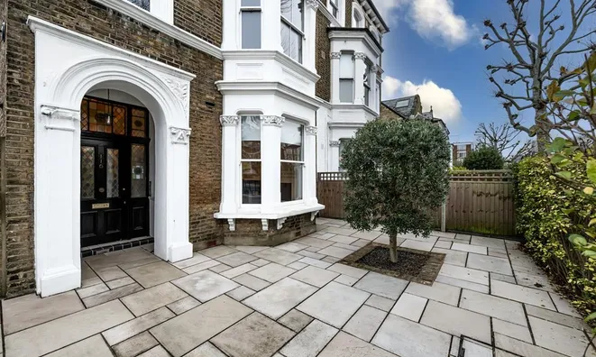 Недвижимость Highlever Road: 3