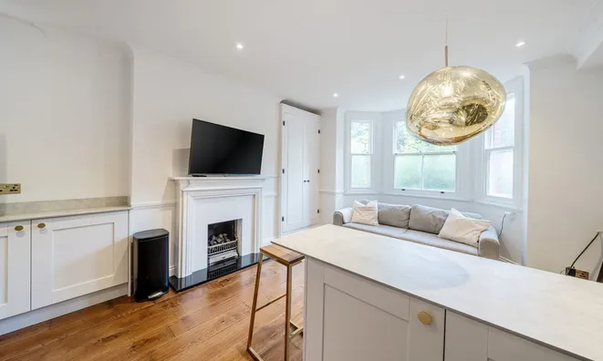 Недвижимость Knatchbull Road: 1