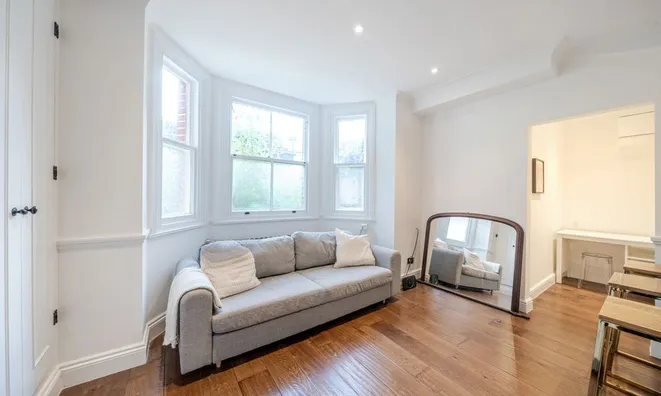 Недвижимость Knatchbull Road: 4