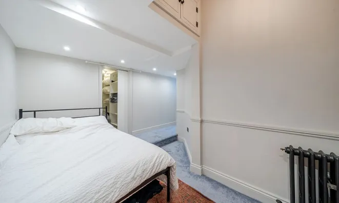 Недвижимость Knatchbull Road: 7