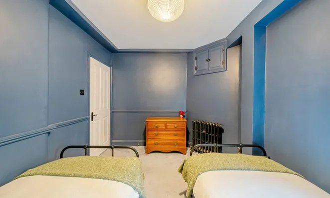 Недвижимость Knatchbull Road: 8