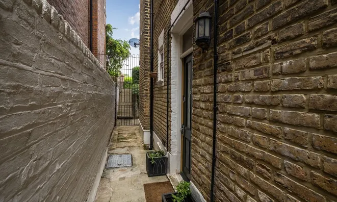 Недвижимость Knatchbull Road: 10