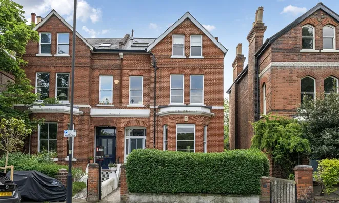 Недвижимость Knatchbull Road: 11