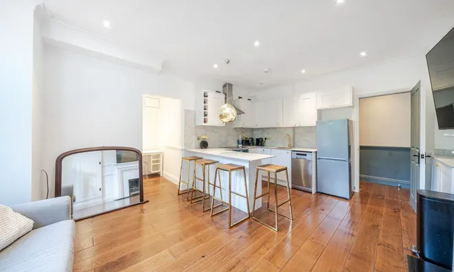 Недвижимость Knatchbull Road: 12