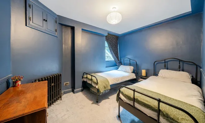 Недвижимость Knatchbull Road: 15