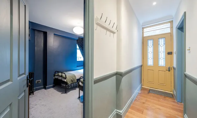 Недвижимость Knatchbull Road: 17