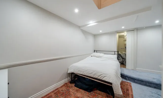 Недвижимость Knatchbull Road: 18