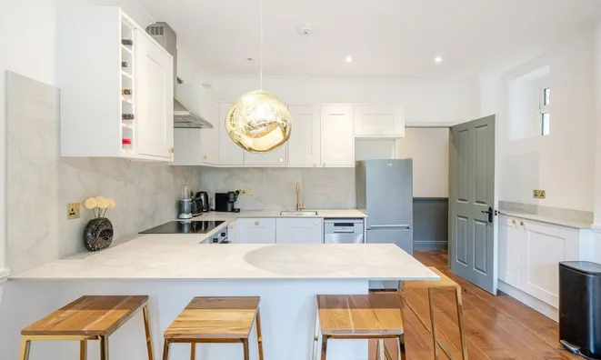 Недвижимость Knatchbull Road: 21