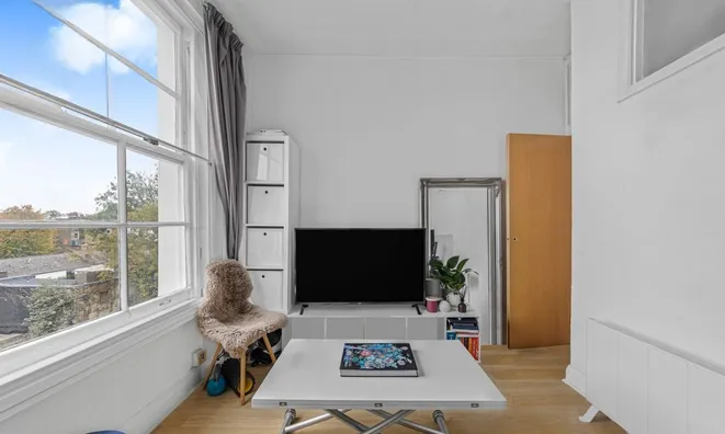 Недвижимость Cliff Court, Cliff Road: 1