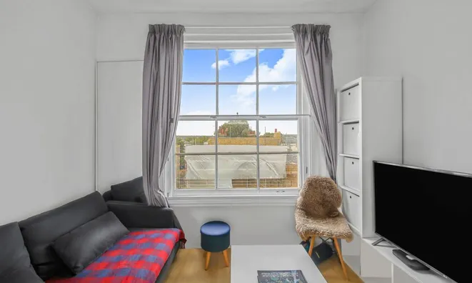 Недвижимость Cliff Court, Cliff Road: 2