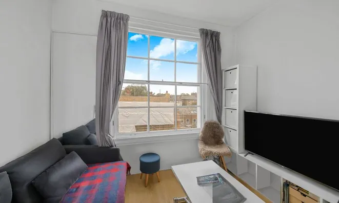 Недвижимость Cliff Court, Cliff Road: 4