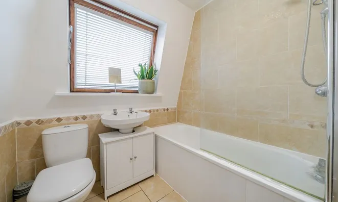 Недвижимость Landor Road: 8